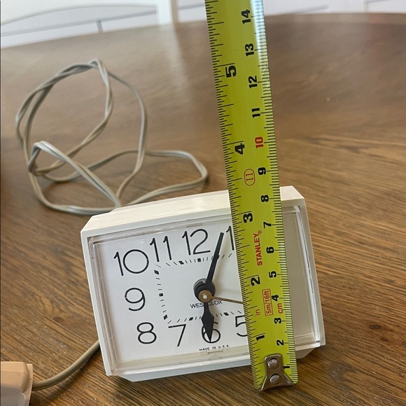 Vintage Westclox Classic White Electric Clock - Picture 3 of 7